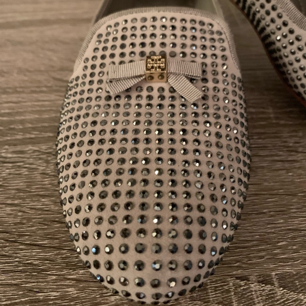 Tory Burch flat shoe/ loafers Size 6.